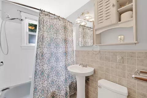 76 Regal St, Springfield, MA 01118 photo 18