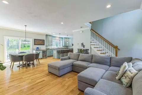 82 Sutton St, Uxbridge, MA 01569 photo 4