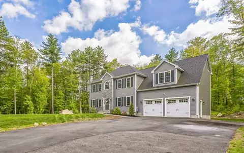 82 Sutton St, Uxbridge, MA 01569 photo 2