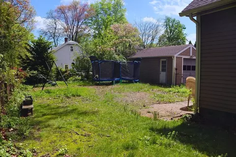 27 Bushwick Pl, Springfield, MA 01109 photo 4