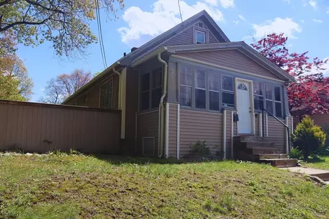 27 Bushwick Pl, Springfield, MA 01109 photo 2