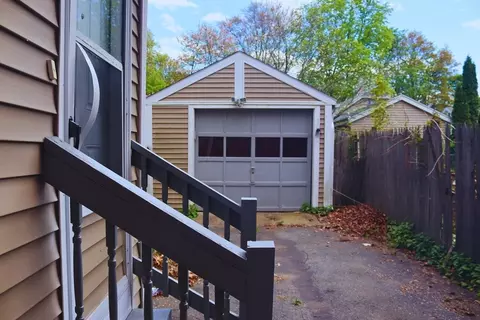 27 Bushwick Pl, Springfield, MA 01109 photo 6