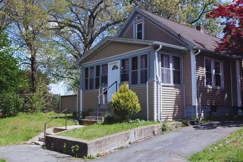 27 Bushwick Pl, Springfield, MA 01109