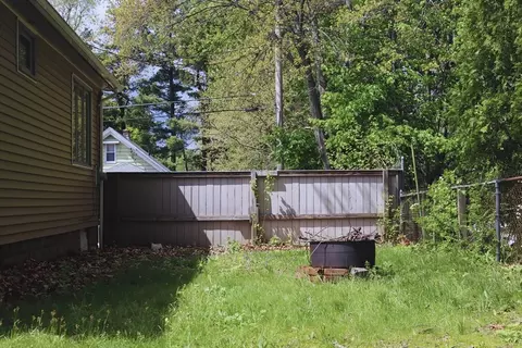27 Bushwick Pl, Springfield, MA 01109 photo 3