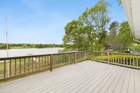 Exterior - 10 Sandpiper Ter, Wareham, MA 02571 photo 2 of 2