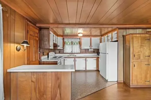Kitchen - 10 Sandpiper Ter, Wareham, MA 02571 photo 2 of 3