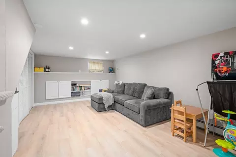 67 Greenleaf Cir, Framingham, MA 01701 photo 36