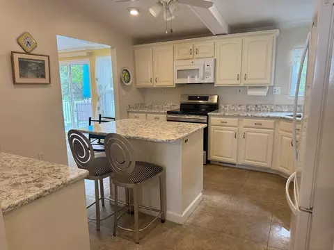 21 Deer Run, Brookfield, MA 01506