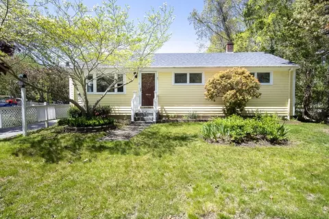 11 Parker St, Mattapoisett, MA 02739