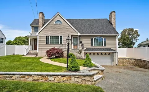 9 Country Club Rd, Stoneham, MA 02180