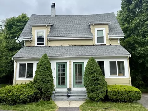 17-19 Moraine Pl, Brockton, MA 02301