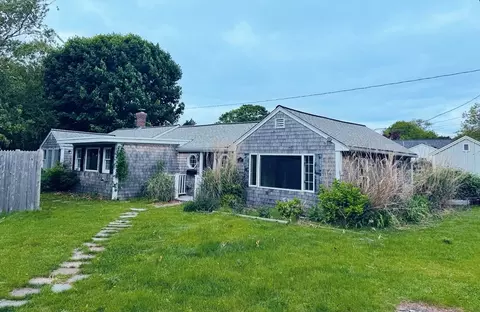 10 Young Rd, Falmouth, MA 02540
