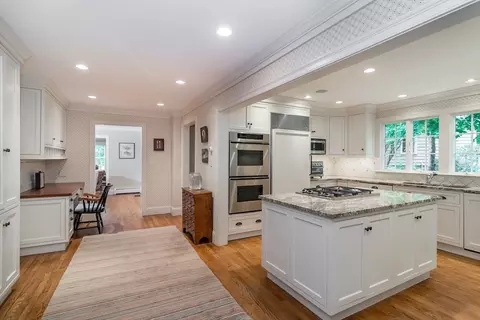 617 South St, Needham, MA 02492 photo 9