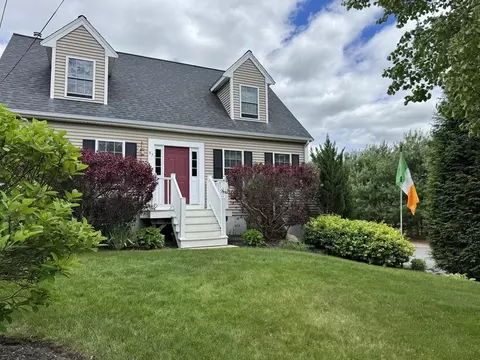 37 Franklin St, Halifax, MA 02338