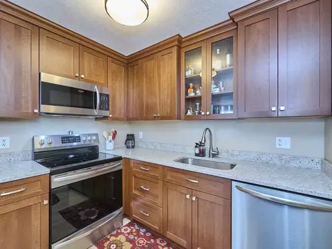 71 Princeton St #305, Chelmsford, MA 01863