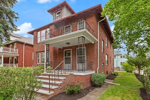 27 Alewife Brook Pkwy, Cambridge, MA 02140