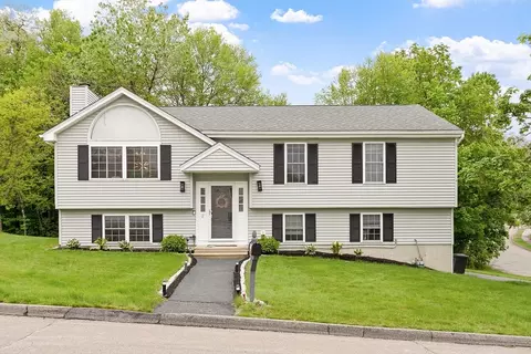 2 Pinebrook Ln, Worcester, MA 01609