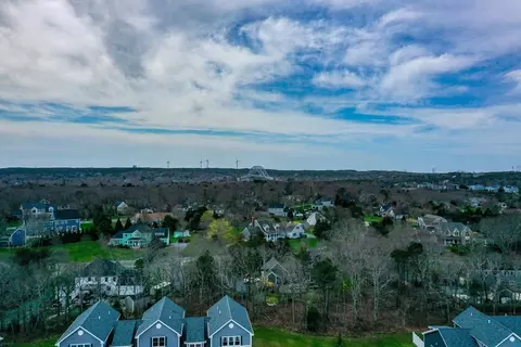 18 Ocean Pines Dr #B, Sagamore Beach, MA 02562