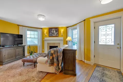 8 Colbourne Cres #1, Brookline, MA 02445