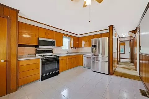 209 Sharp St, Dartmouth, MA 02747