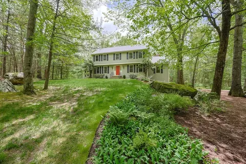 17 Stonecleave Ln, Groton, MA 01450