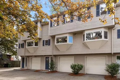 31 Ashland St #6, Watertown, MA 02472