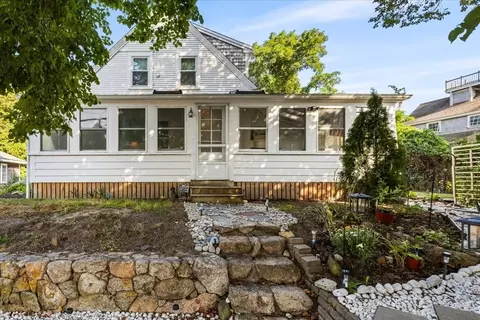 17 Coddington Rd, Centerville, MA 02632