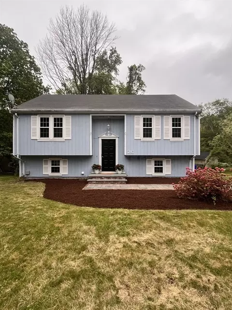 26 Icarus Ln, Attleboro, MA 02703