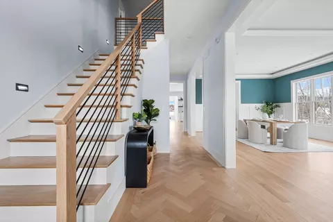 Entry Way - 354 West St, Needham, MA 02494 photo 1 of 4