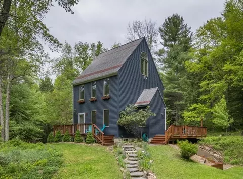 224 Berkshire Trl, Cummington, MA 01026
