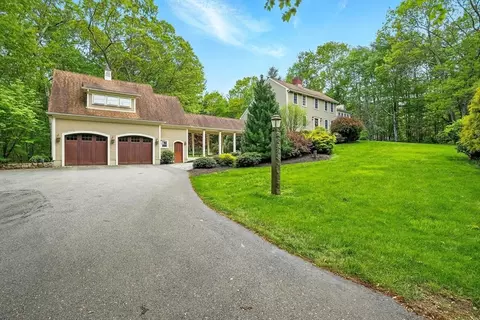 56 Grafton Rd, Upton, MA 01568 photo 2