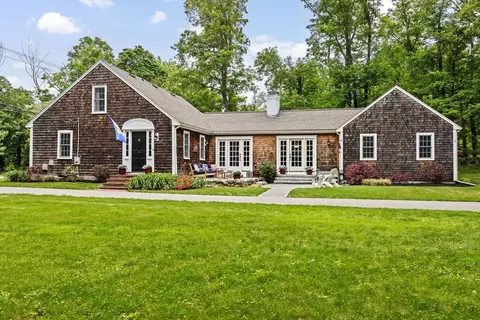48 Old Oaken Bucket Rd, Norwell, MA 02061