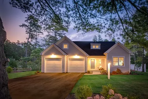 5 Verbena Dr, Plymouth, MA 02360