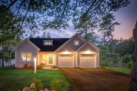 19 Wisteria Rd, Plymouth, MA 02360