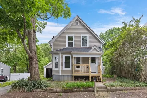 102 Hancock St, Whitman, MA 02382
