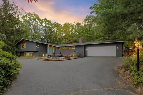 88 Sycamore Dr, Holden, MA 01520