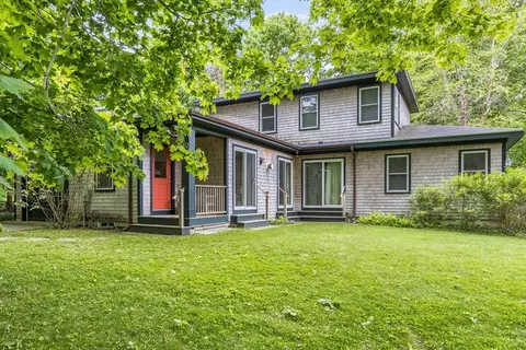 40 High St, Falmouth, MA 02543