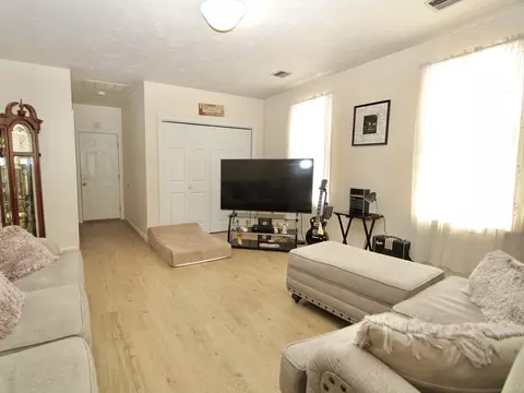 Living - 239 Union St, Franklin, MA 02038 photo 3 of 4