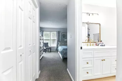 Entry Way - 59 Castlegate Dr #B, Springfield, MA 01129 photo 2 of 2