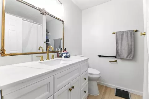 Bath - 59 Castlegate Dr #B, Springfield, MA 01129 photo 1 of 4