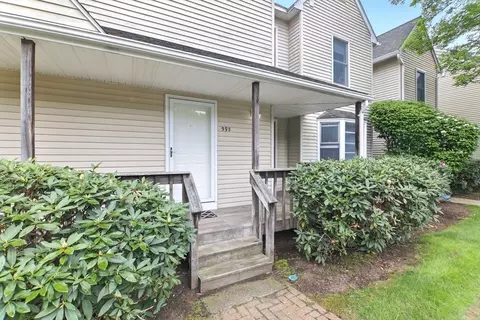 Exterior - 59 Castlegate Dr #B, Springfield, MA 01129 photo 3 of 9