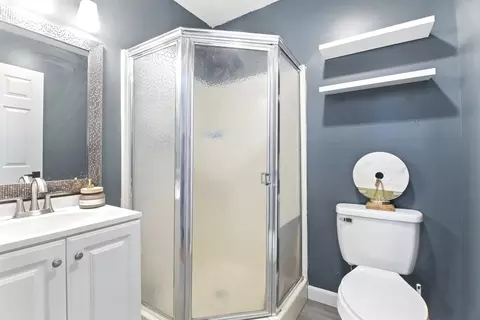 Bath - 59 Castlegate Dr #B, Springfield, MA 01129 photo 3 of 4