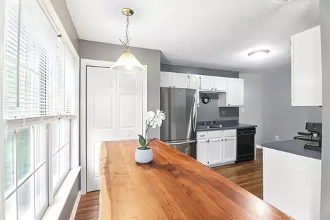 Kitchen - 59 Castlegate Dr #B, Springfield, MA 01129 photo 5 of 6