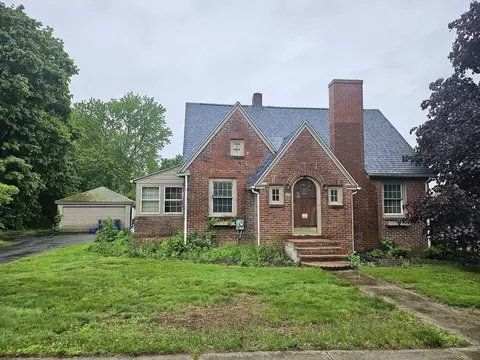 735 Amostown Rd, West Springfield, MA 01089