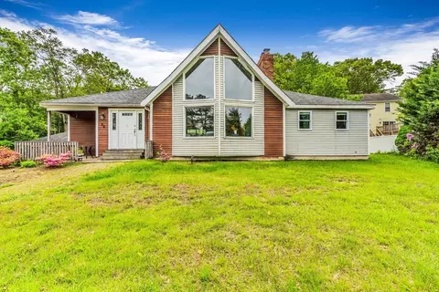 94 Lakeshore Dr, Bellingham, MA 02019