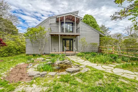 212 Charles Neck Way, West Tisbury, MA 02575