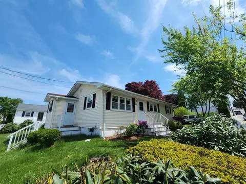 320 Mount Hope Ave, Fall River, MA 02724