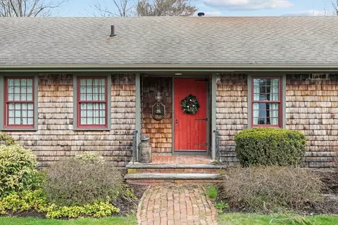 1 Pine Ln, Warren, RI 02885 photo 3