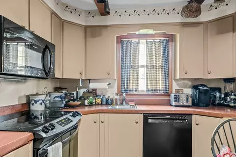 1 Pine Ln, Warren, RI 02885 photo 13