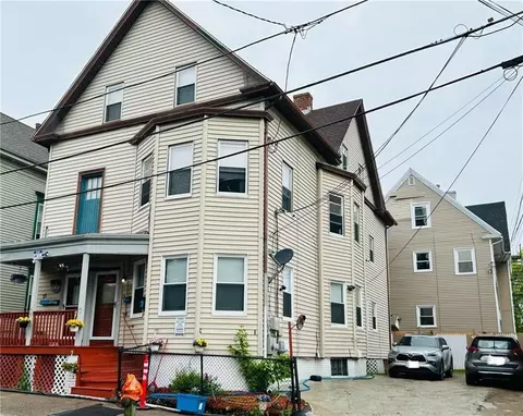 19 Emmett St, Providence, RI 02903
